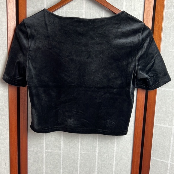 Athena Zip Detail Velvet Crop Top In Black size Xs - Picture 3 of 4